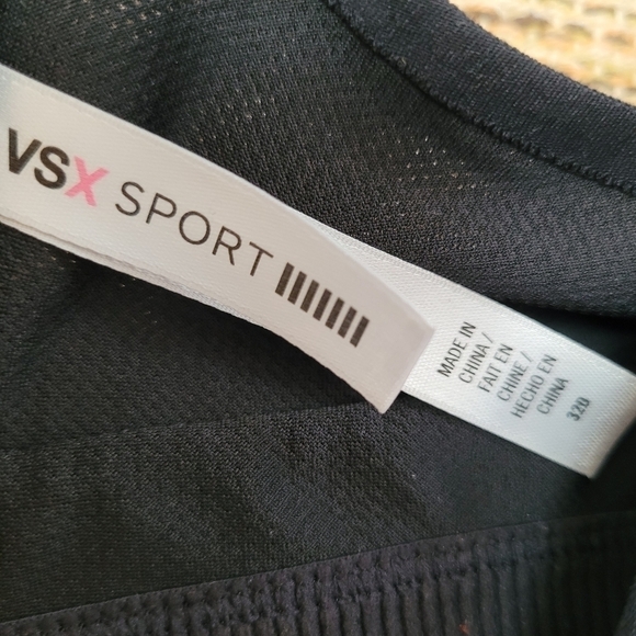 VICTORIA'S Secret Sport Bra 32D - Picture 3 of 9
